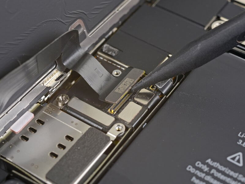 opening iphone 12 pro max lcd connector